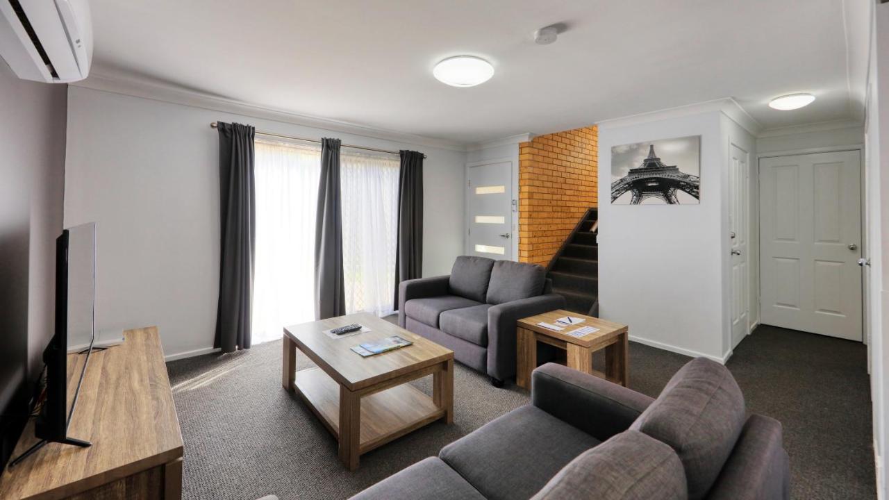 יאנג Colonial Motel & Apartments מראה חיצוני תמונה