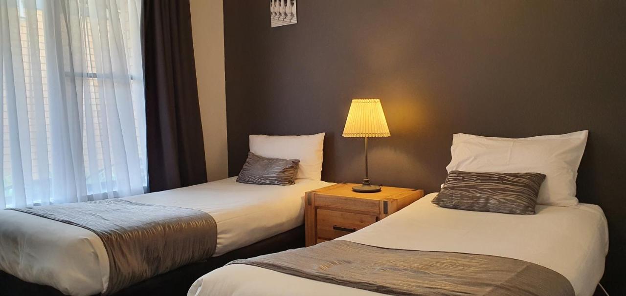 יאנג Colonial Motel & Apartments מראה חיצוני תמונה