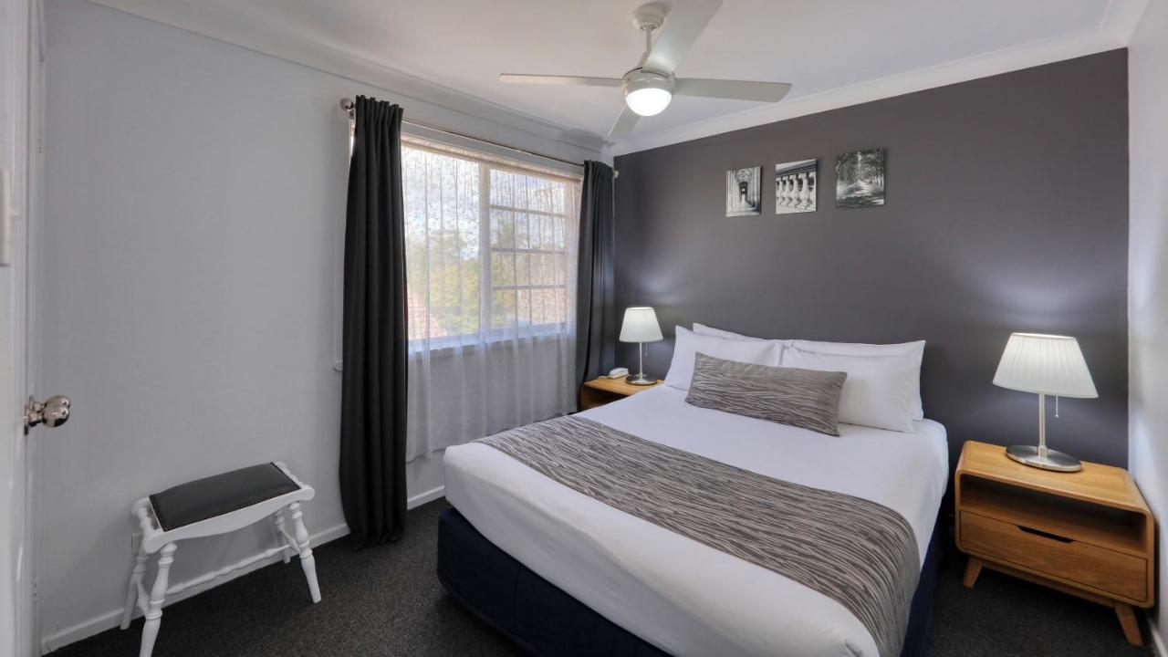 יאנג Colonial Motel & Apartments מראה חיצוני תמונה