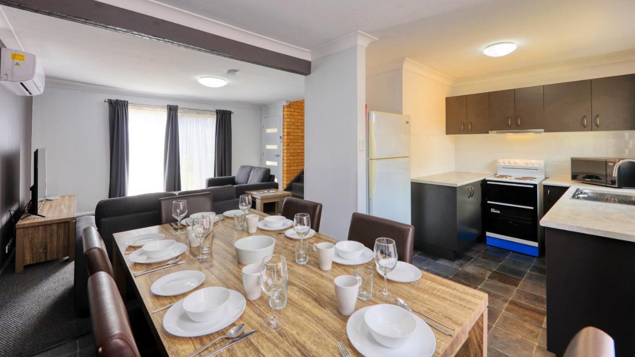 יאנג Colonial Motel & Apartments מראה חיצוני תמונה