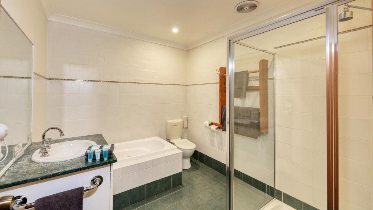 יאנג Colonial Motel & Apartments מראה חיצוני תמונה