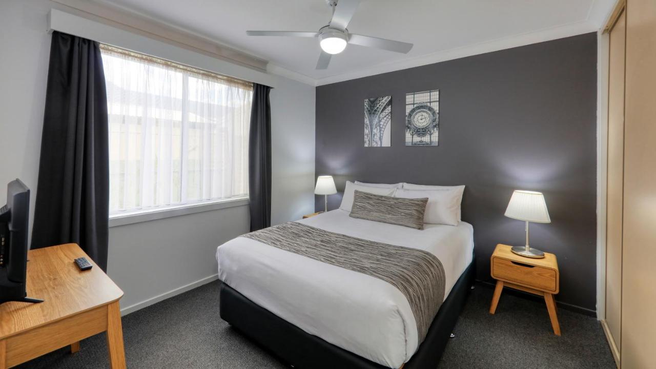 יאנג Colonial Motel & Apartments מראה חיצוני תמונה