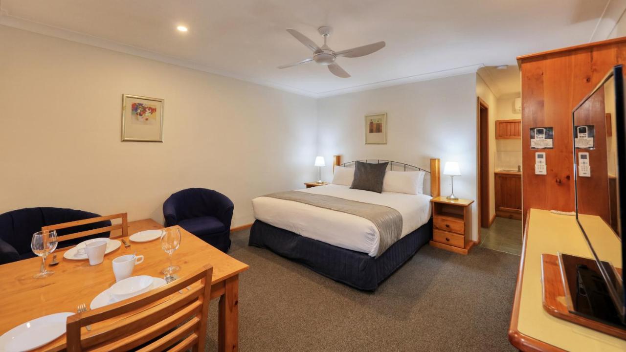 יאנג Colonial Motel & Apartments מראה חיצוני תמונה