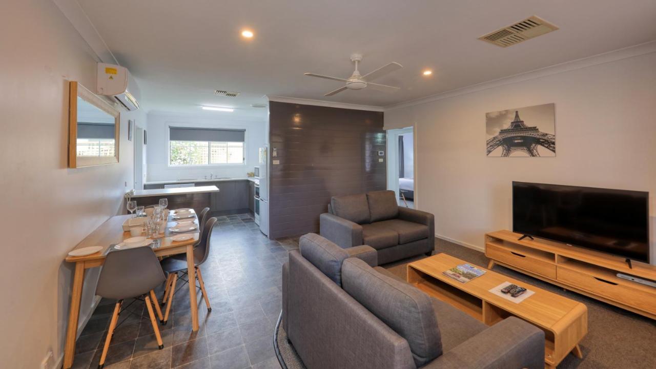 יאנג Colonial Motel & Apartments מראה חיצוני תמונה