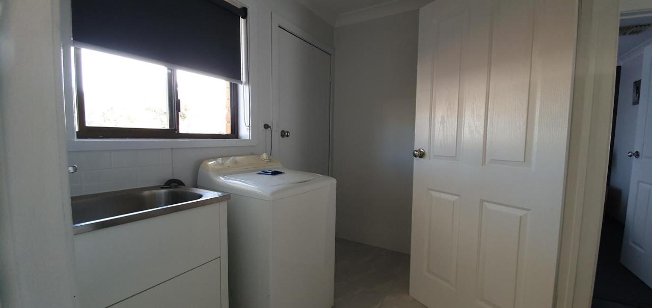 יאנג Colonial Motel & Apartments מראה חיצוני תמונה
